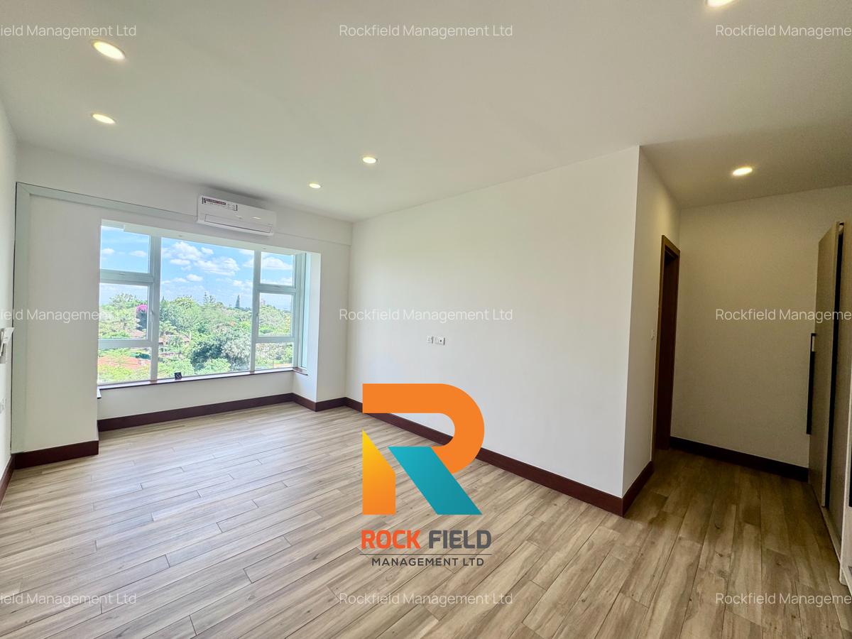 3 Bed Apartment with En Suite in Parklands - 8