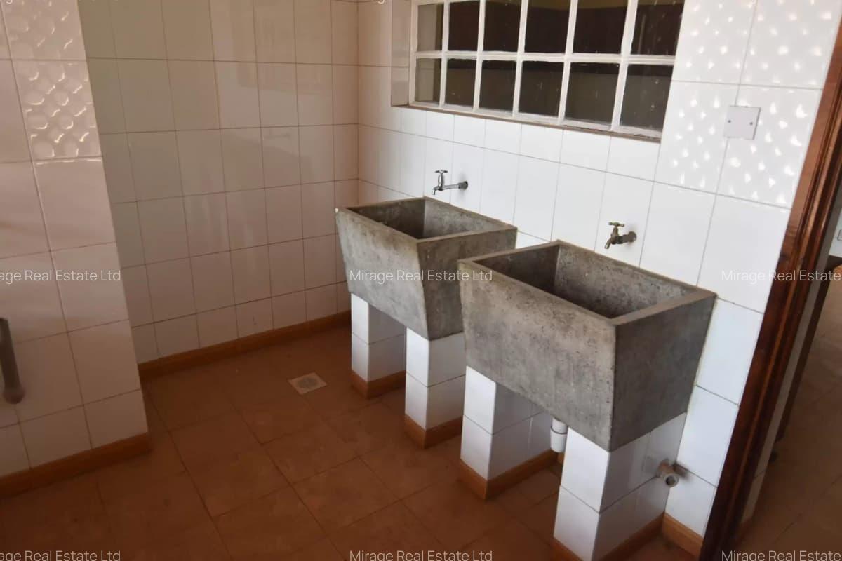 3 Bed Apartment with En Suite in Lavington - 2