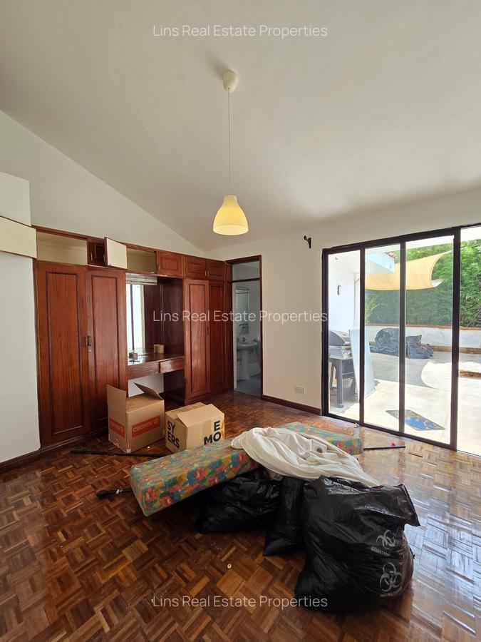 4 Bed Townhouse with En Suite in Spring Valley - 11