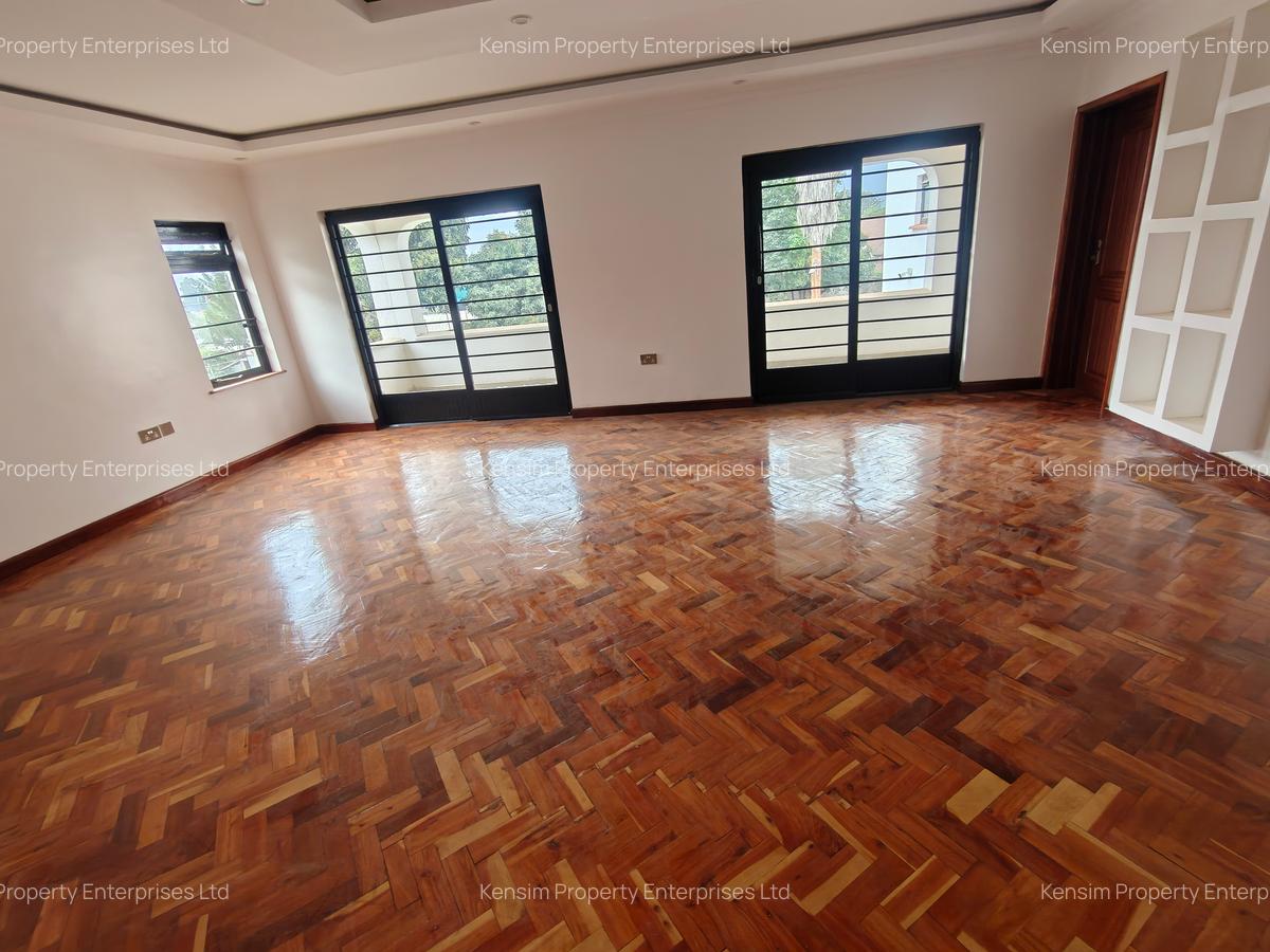 5 Bed House with En Suite in Runda - 16