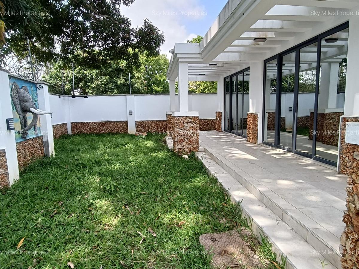 3 Bed House with Garden at Aloo Drive Residence - 2