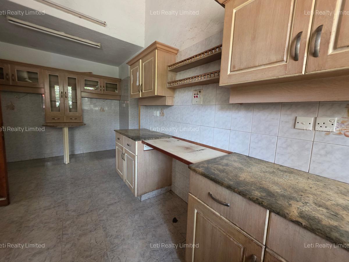 4 Bed House with En Suite in Lavington - 13