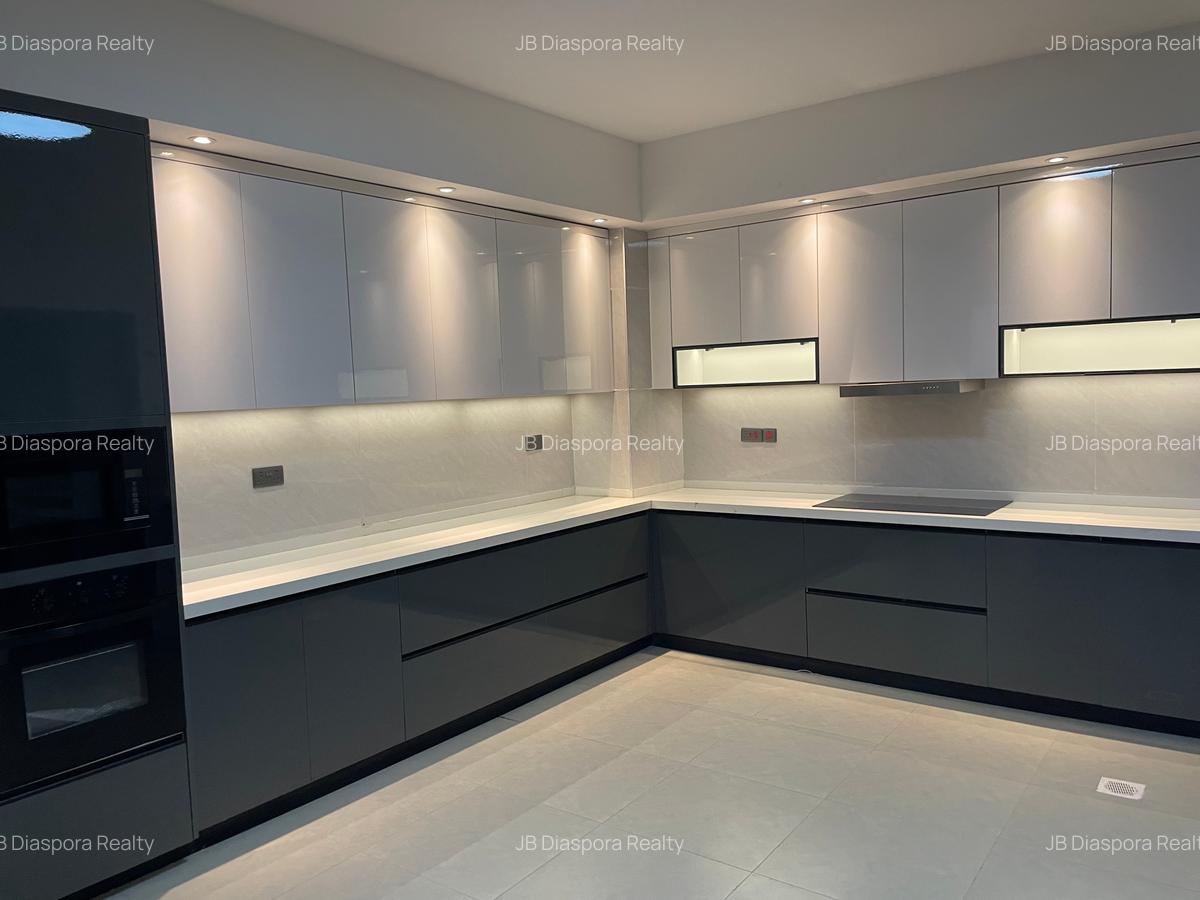 3 Bed Apartment with En Suite at 2Nd Parklands Avenue - 2