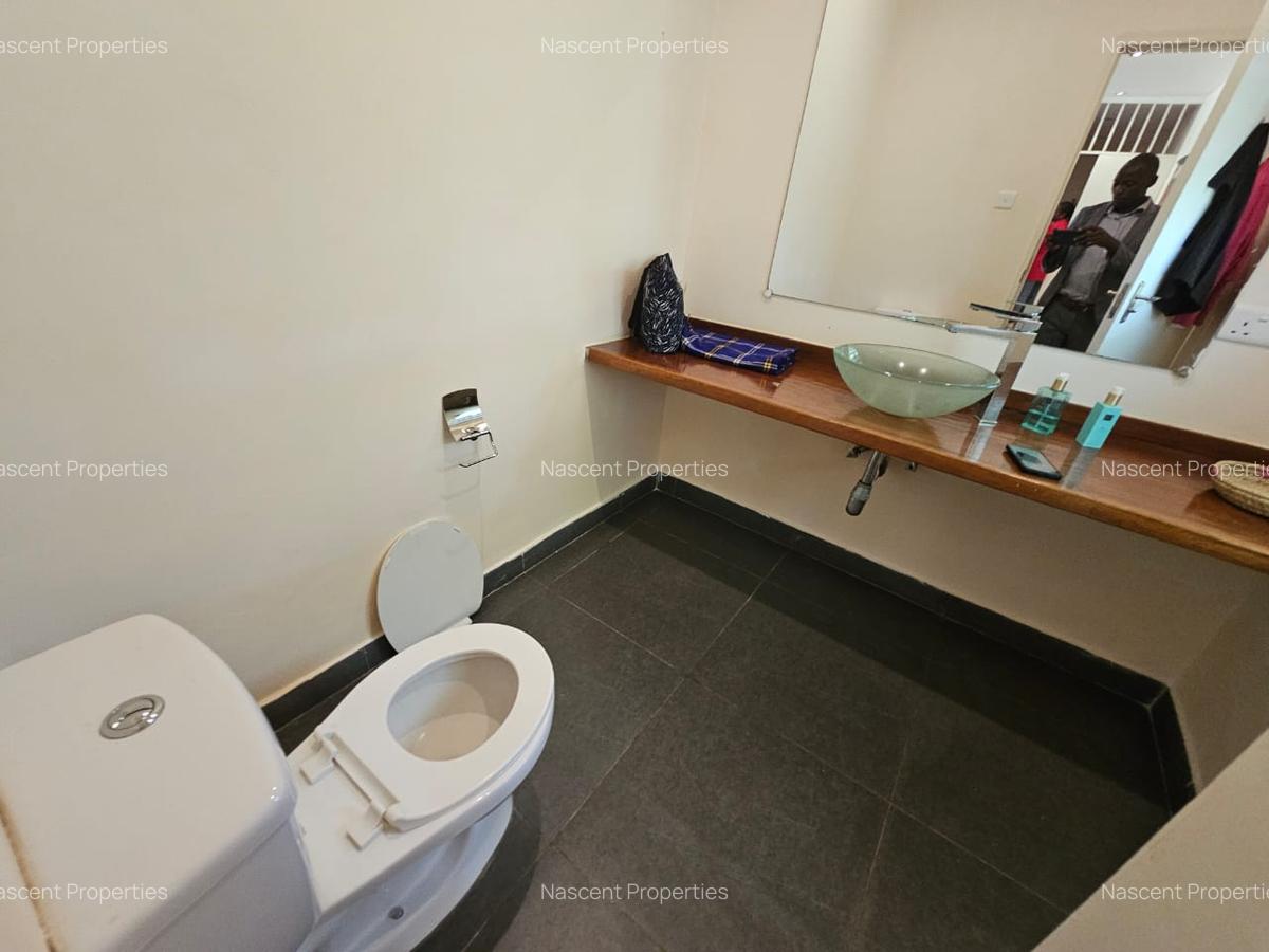 3 Bed House with En Suite in Ridgeways - 5