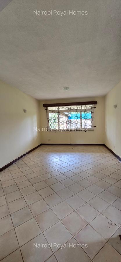 4 Bed Townhouse with En Suite at Lavington Off Convent Drive - 16
