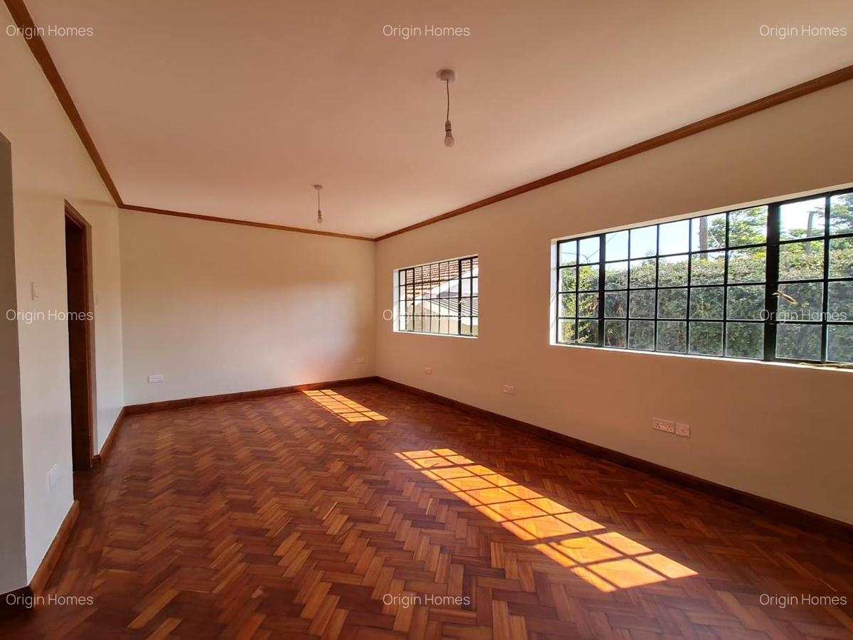 4 Bed House with En Suite at Lavington - 15