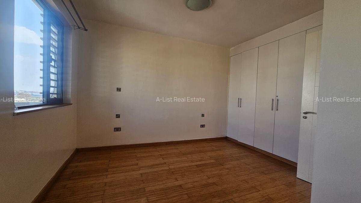 4 Bed Townhouse with En Suite at Garden City - 8