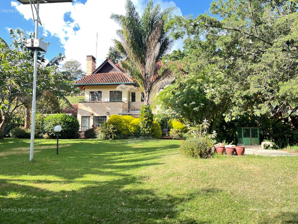 5 Bed Villa with En Suite in Spring Valley - 1