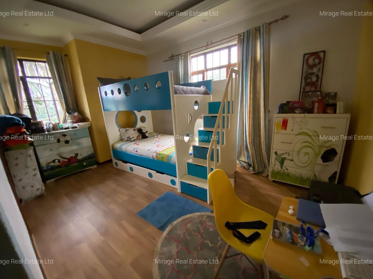 5 Bed House with En Suite in Runda - 20