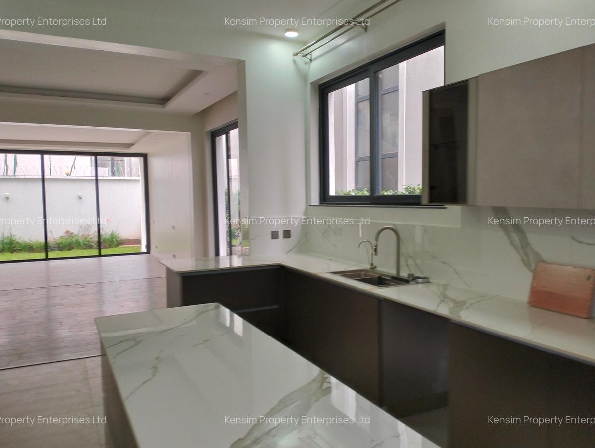 5 Bed Townhouse with En Suite in Lavington - 4
