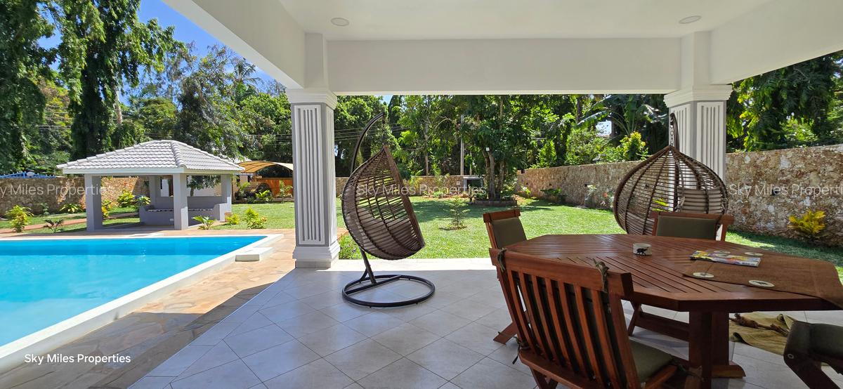 3 Bed Villa with En Suite at La-Marina - 8