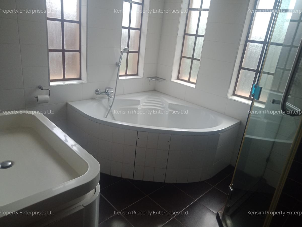 5 Bed Townhouse with En Suite in Lavington - 10