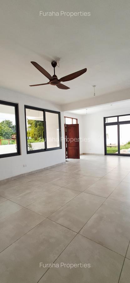 3 Bed Townhouse with En Suite at Malindi - 5