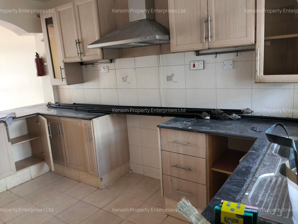 4 Bed Townhouse with En Suite in Lavington - 2