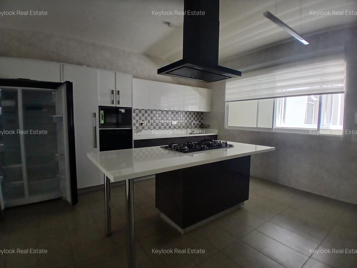 3 Bed Apartment with En Suite at Riverside Drive - 14