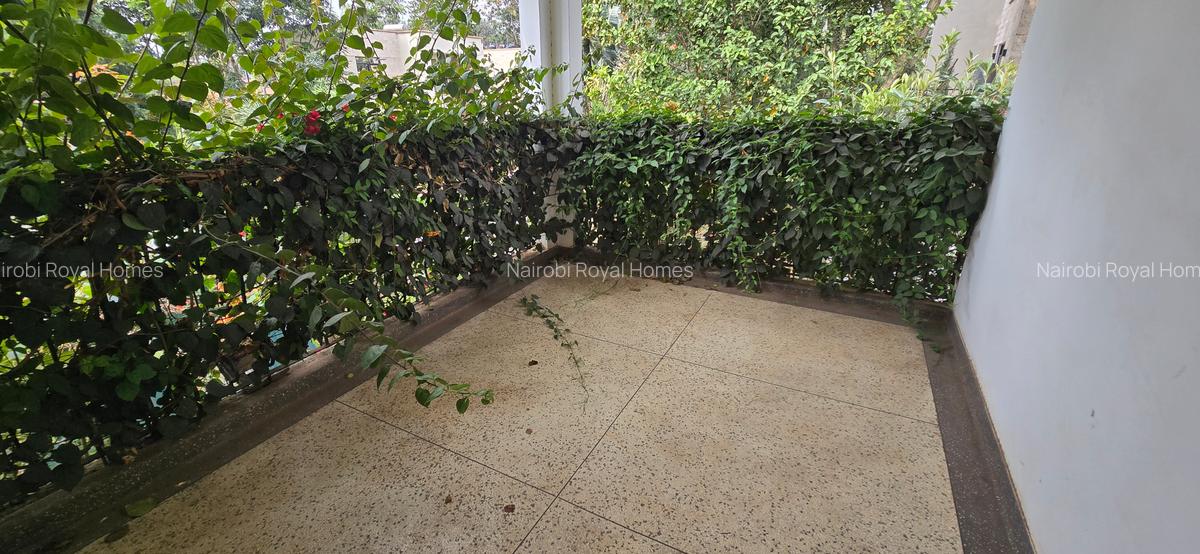 5 Bed House with En Suite at Lavington Road - 19