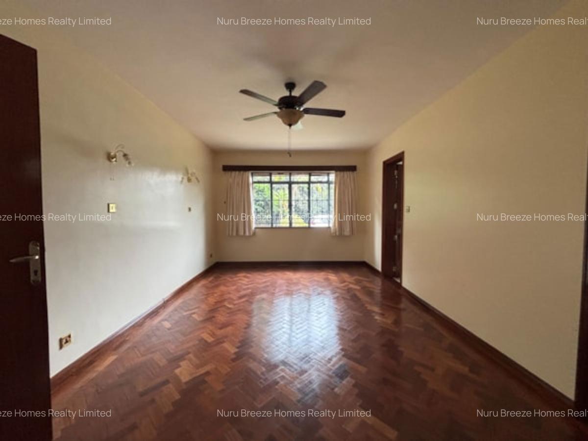 5 Bed House with En Suite in Runda - 14