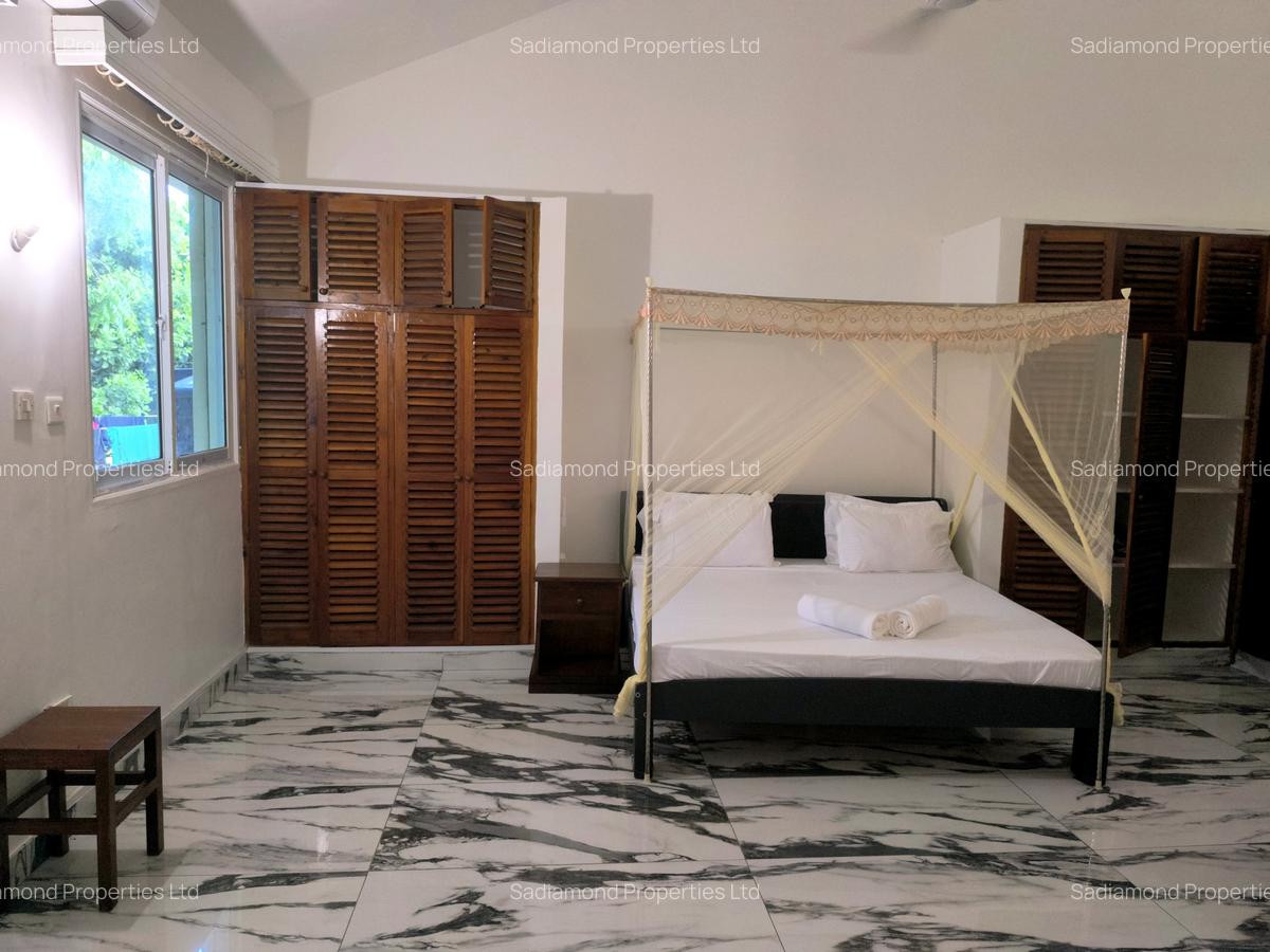 4 Bed House with En Suite at Serena Road - 6