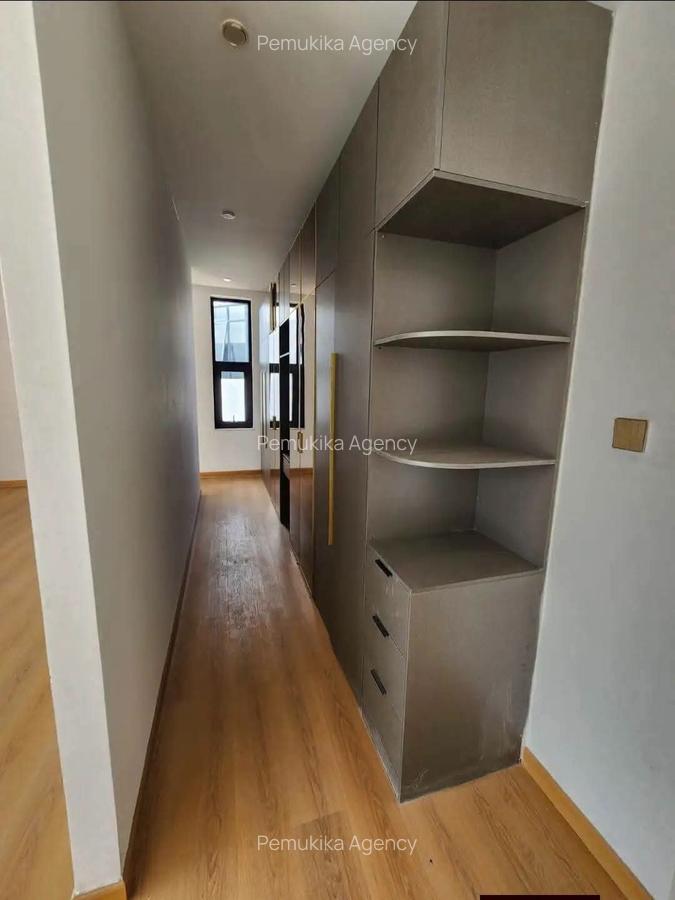 5 Bed Townhouse with En Suite in Lavington - 9