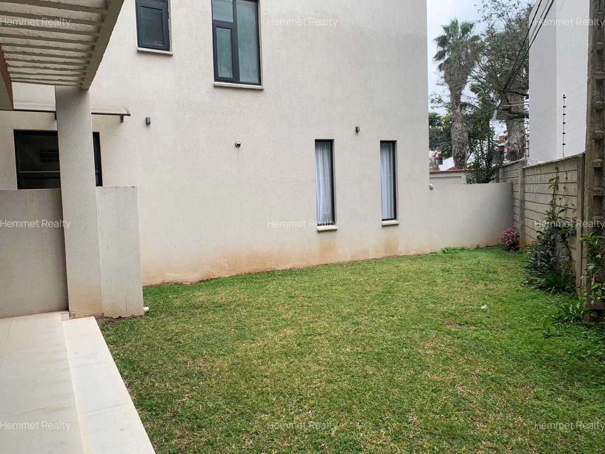5 Bed Townhouse with En Suite in Lavington - 13