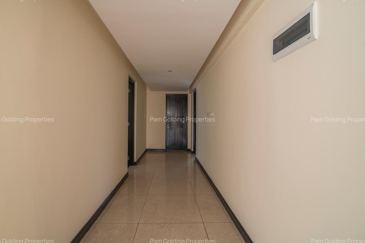 3 Bed Apartment with En Suite in Riverside - 10