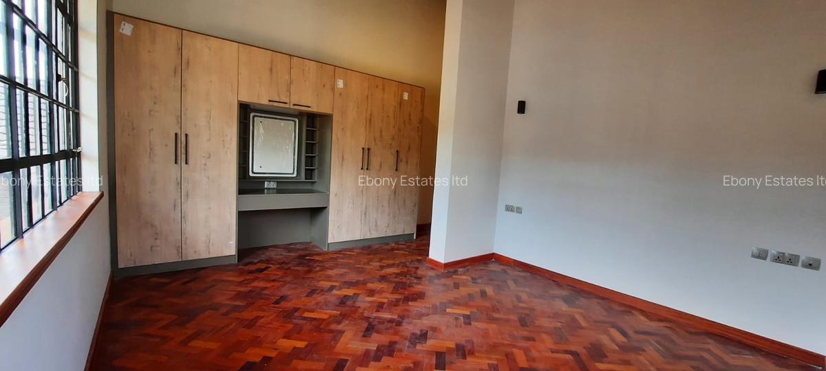 5 Bed Townhouse with En Suite in Lavington - 15