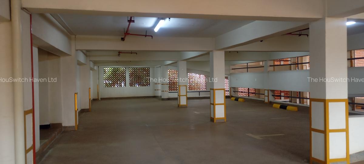 70,000 ft² Office with Service Charge Included at Off Parklands Road - 14