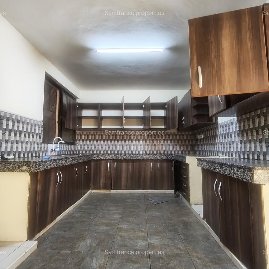 3 Bed Apartment with En Suite at Links Road - 6