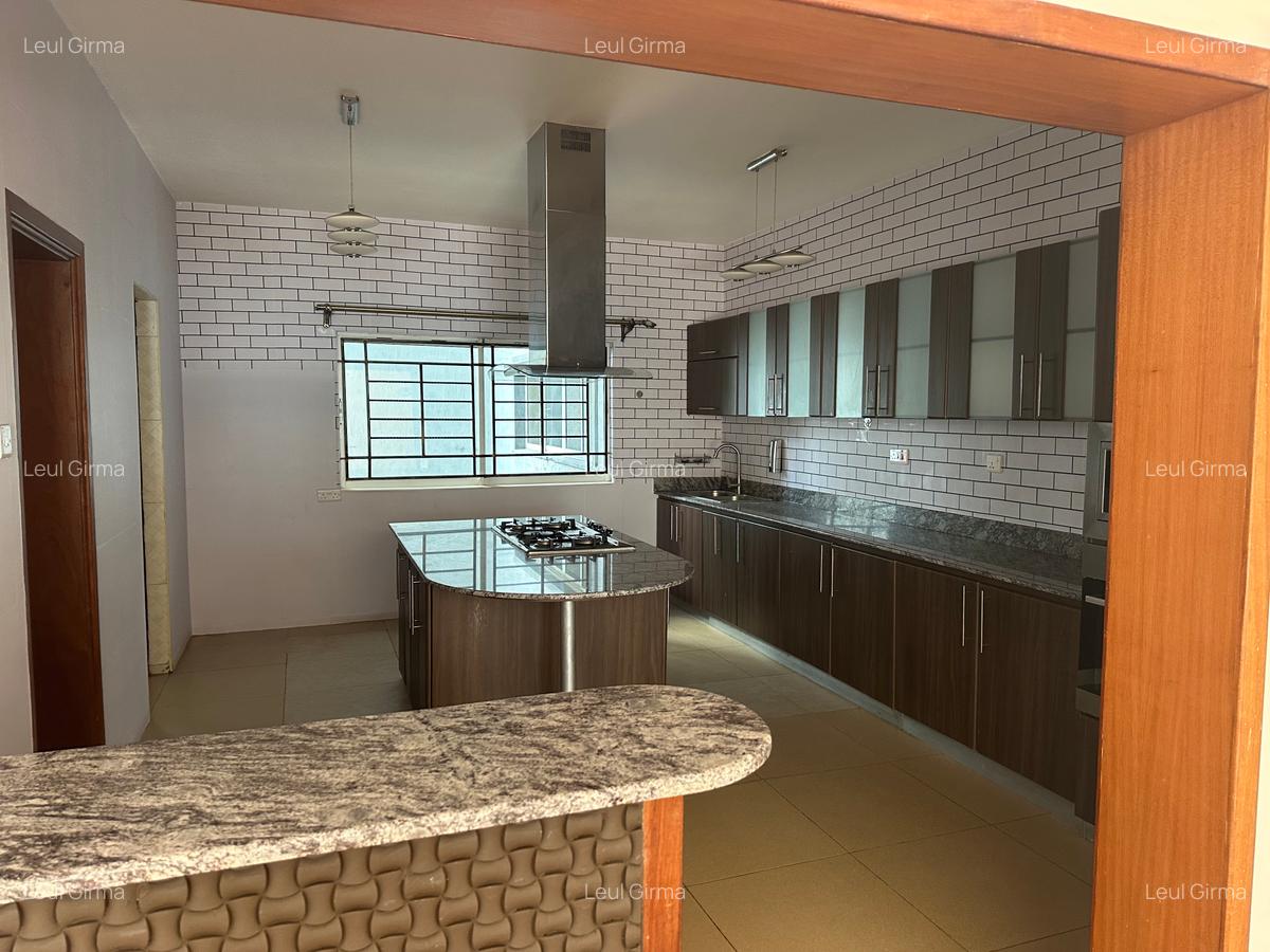 3 Bed Apartment with En Suite at Nyeri Road - 15