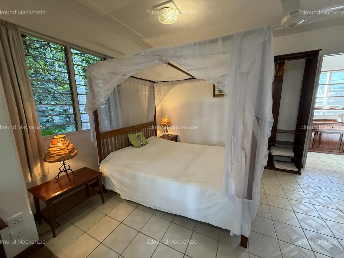 Serviced 2 Bed Apartment with En Suite at Ras Kisauni Road - 3