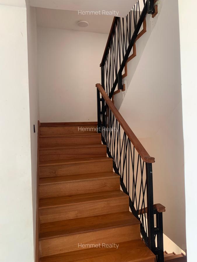 5 Bed Townhouse with En Suite in Kitisuru - 5