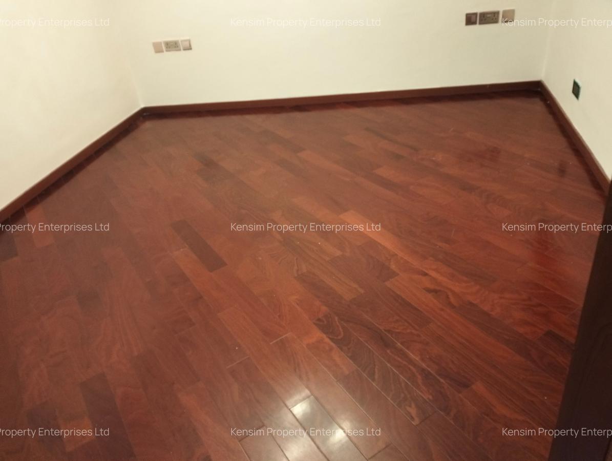 5 Bed Townhouse with En Suite in Lavington - 4