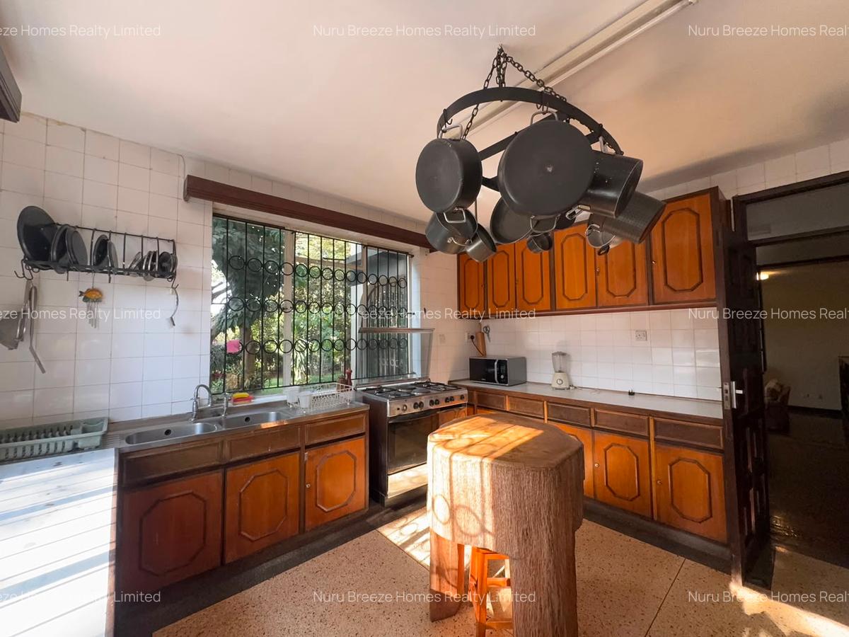 4 Bed House with En Suite in Nyari - 3