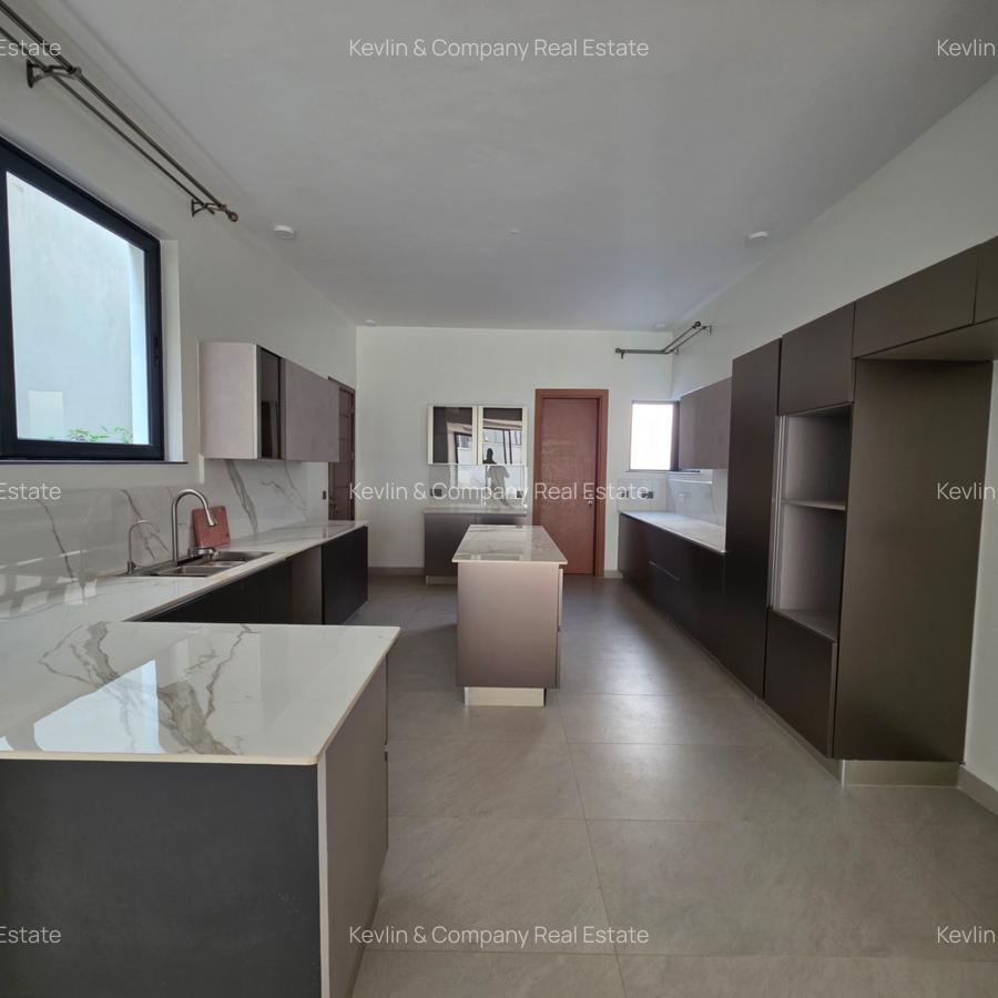 5 Bed Townhouse with En Suite in Lavington - 5