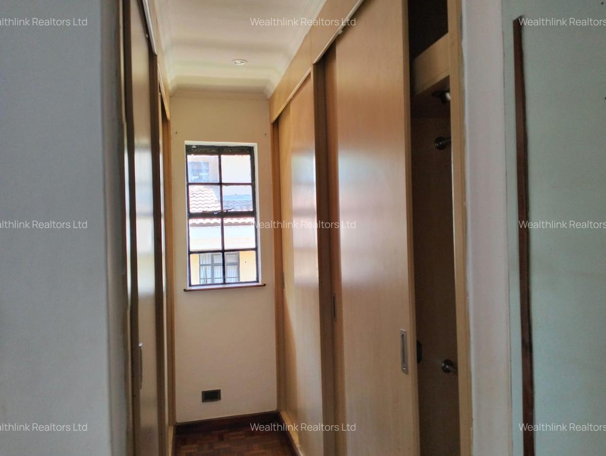 5 Bed Townhouse with En Suite at Lavington - 12