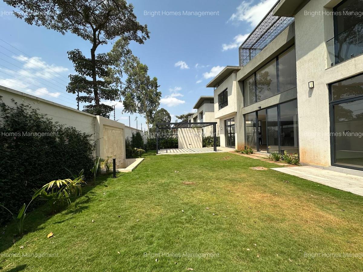 5 Bed Villa with En Suite in Runda - 2
