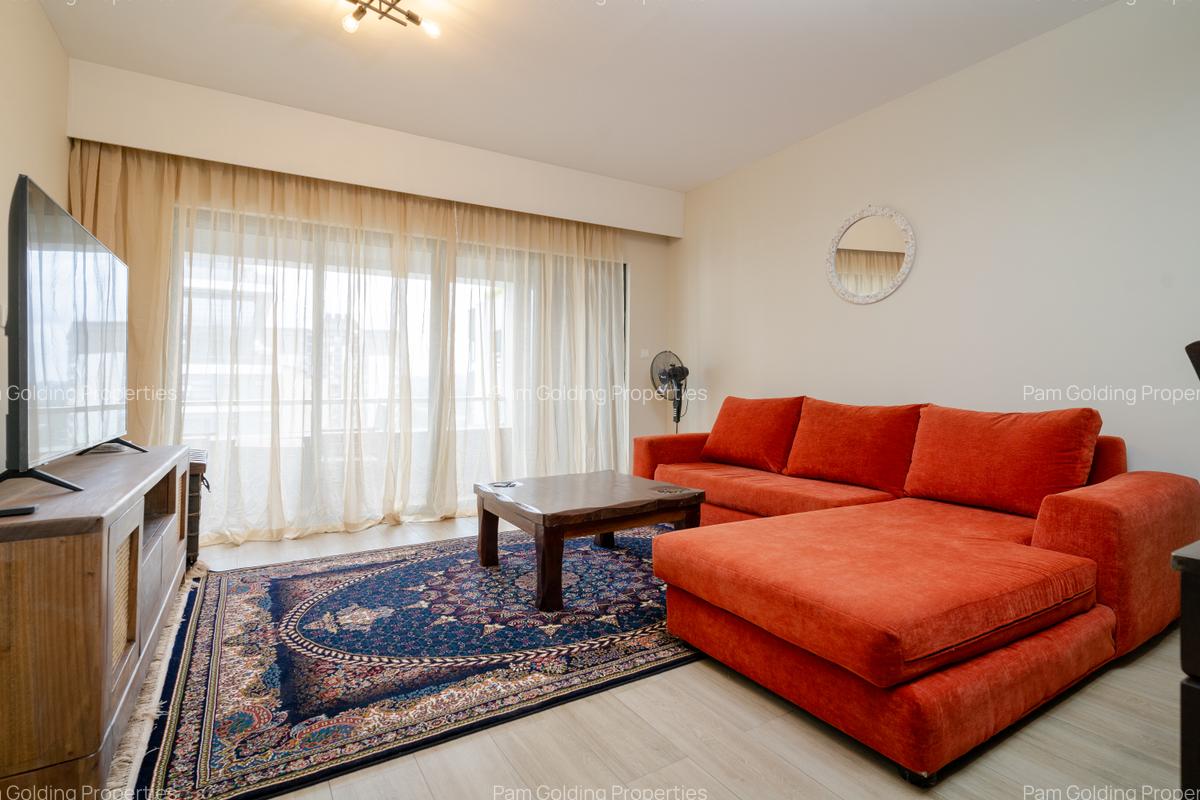1 Bed Apartment with Swimming Pool in Riverside - 2
