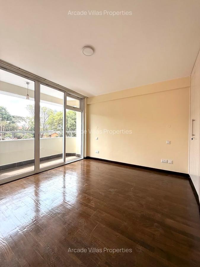 3 Bed Apartment with En Suite in Riverside - 15