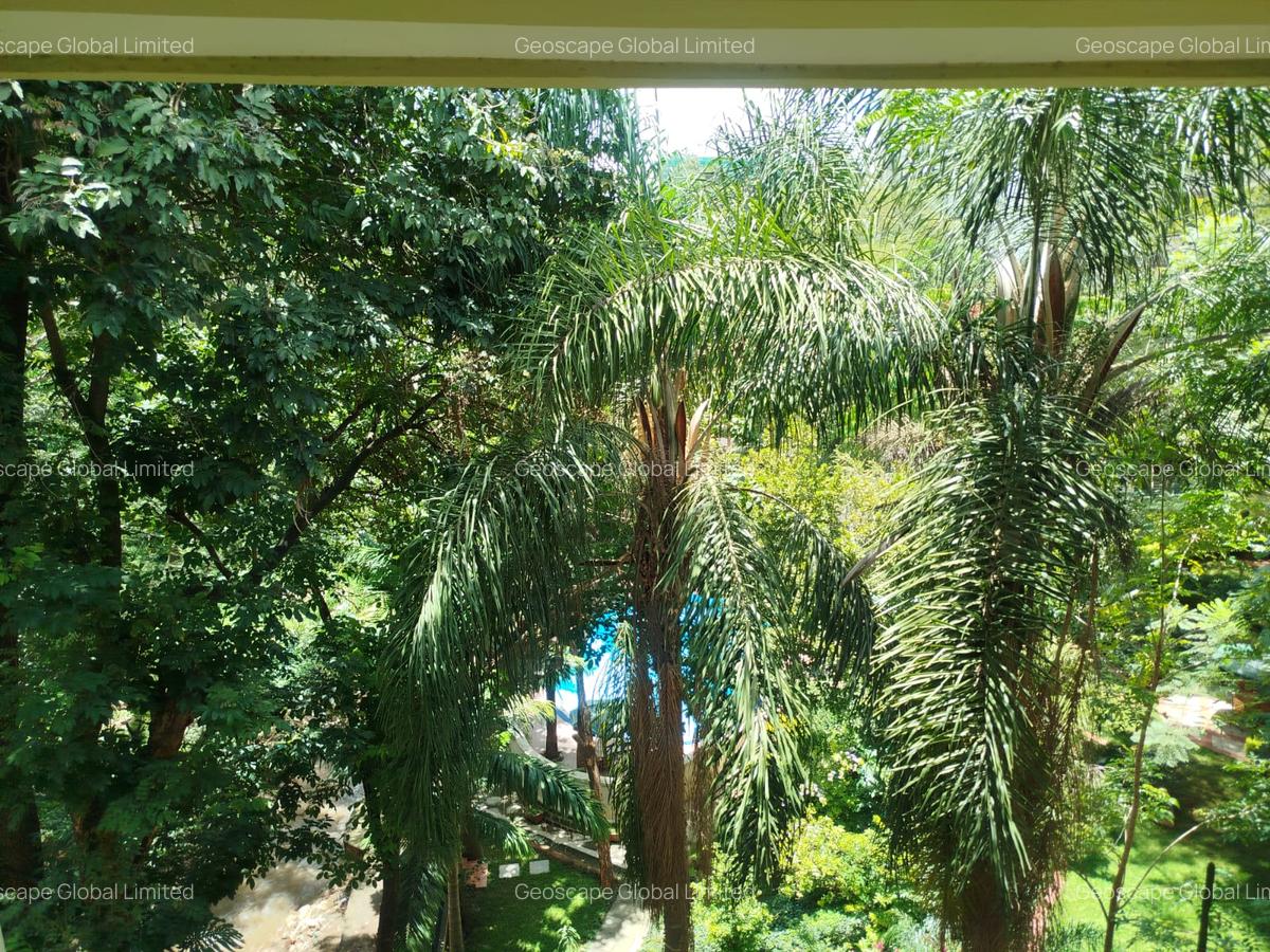 3 Bed Apartment with En Suite in Riverside - 2