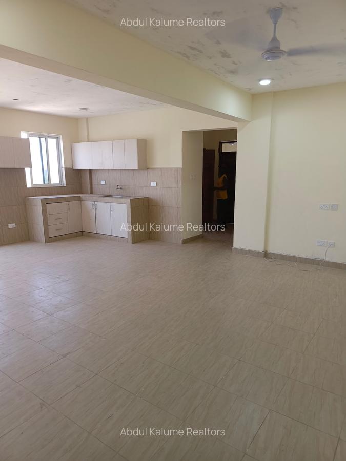 Serviced 2 Bed Apartment with En Suite at Bamburi - 8