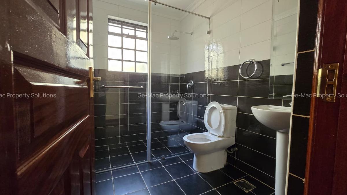 4 Bed House with En Suite in Lavington - 15