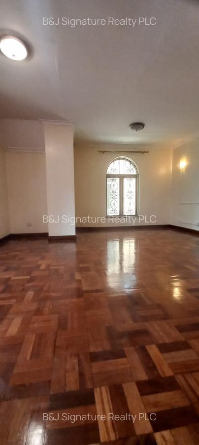 5 Bed Townhouse with En Suite in Kileleshwa - 16
