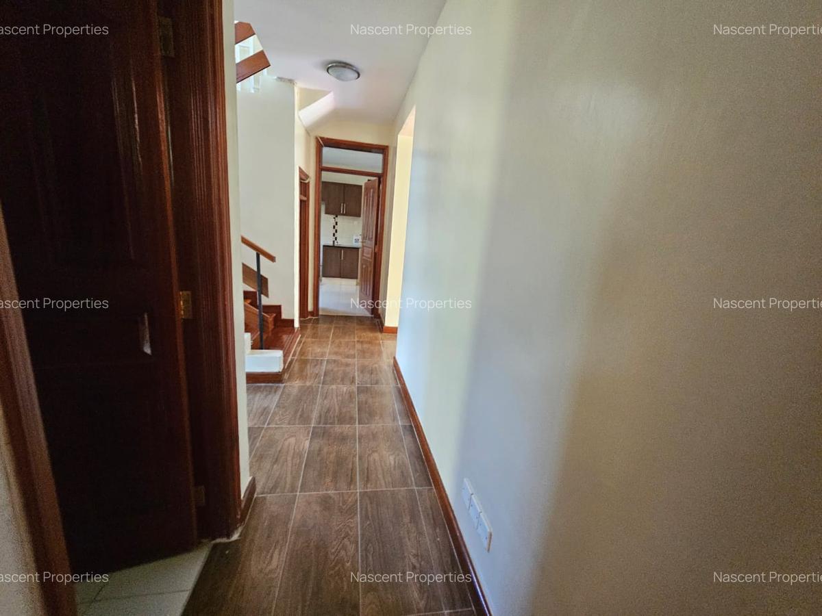 4 Bed House with En Suite in Rosslyn - 7