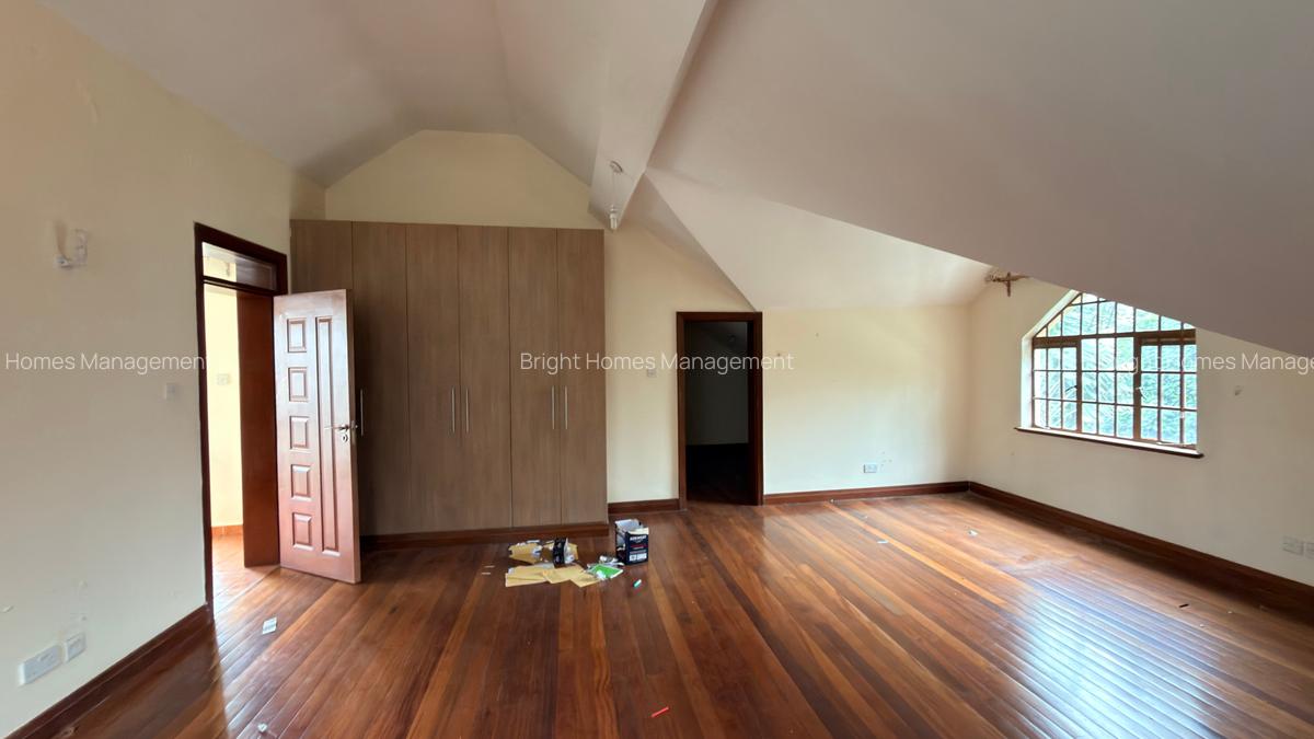 5 Bed Townhouse with En Suite in Lavington - 17