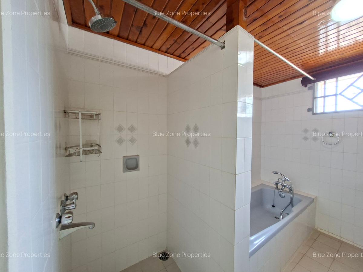 4 Bed House with En Suite at Off Un Avenue - 17