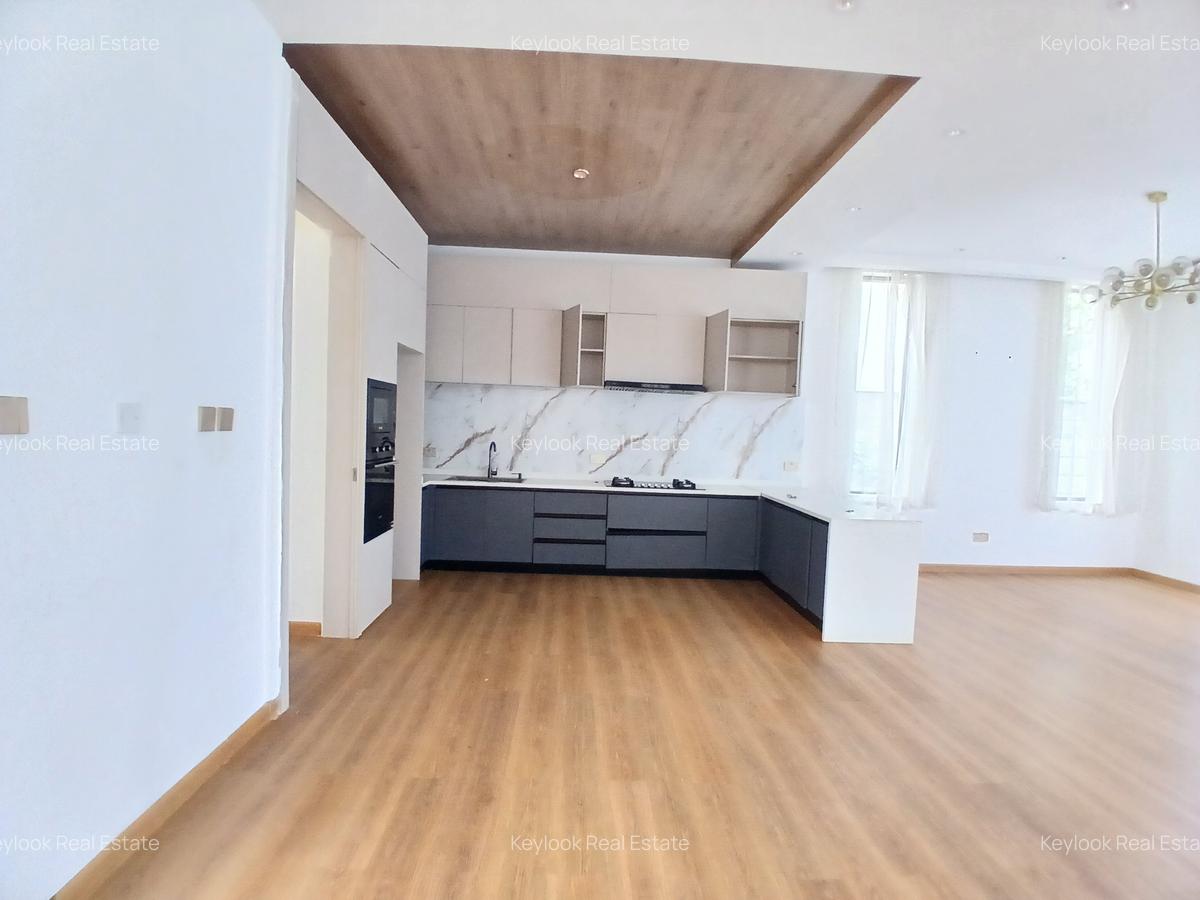 5 Bed Townhouse with En Suite at Lavington Green - 18