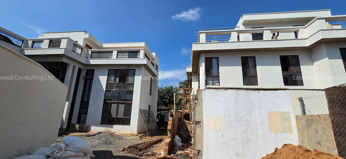 5 Bed Townhouse with En Suite in Kyuna - 5