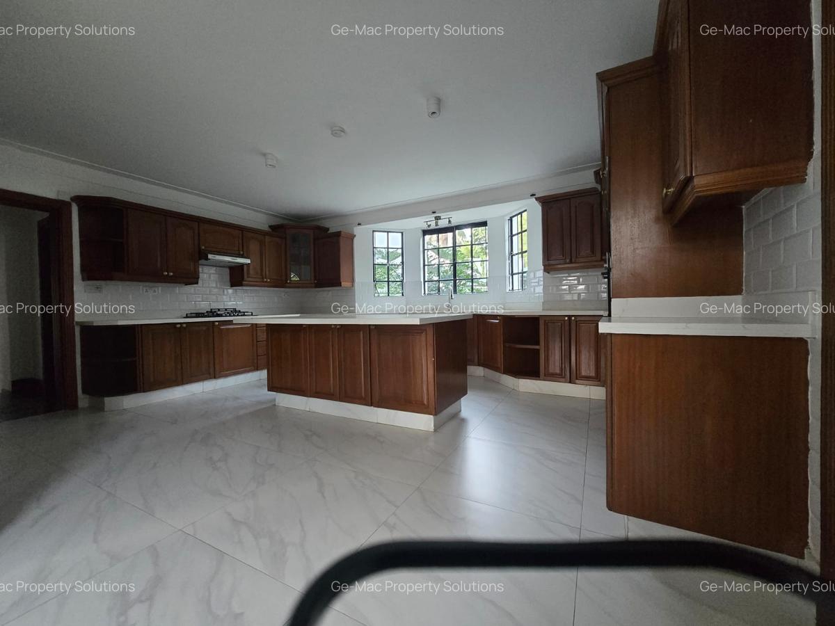 5 Bed House with En Suite in Nyari - 17