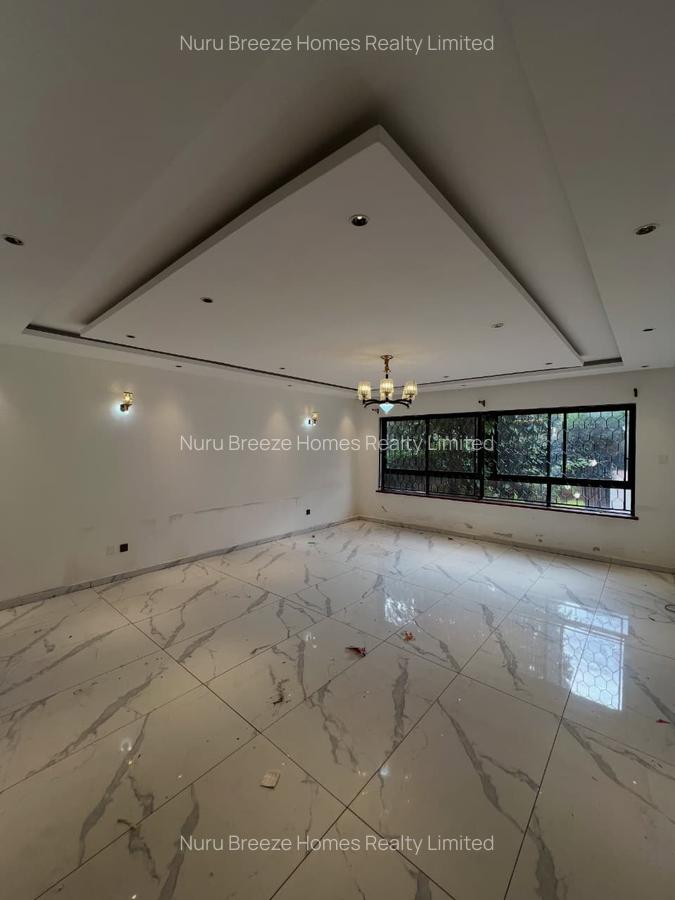 5 Bed Townhouse with En Suite in Lavington - 4