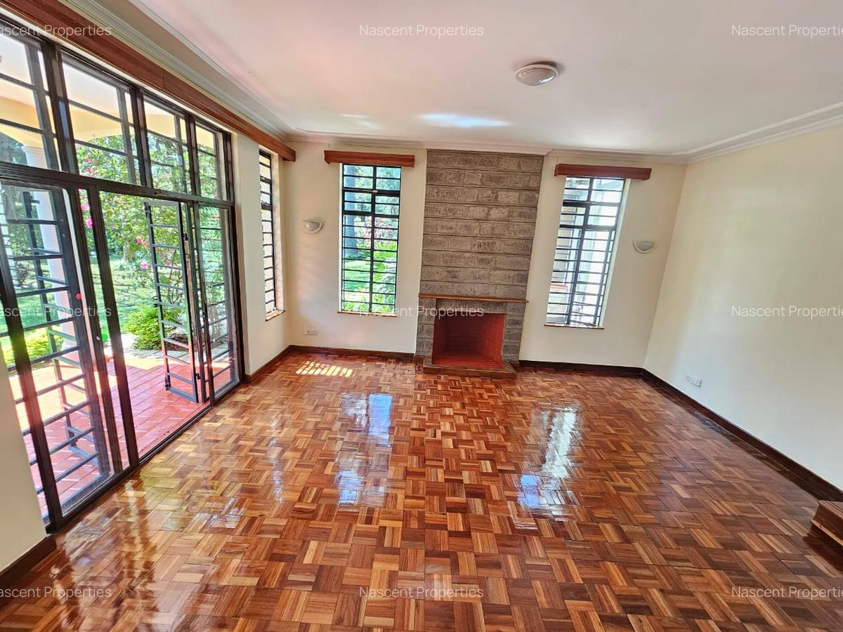 4 Bed House with En Suite in Rosslyn - 5